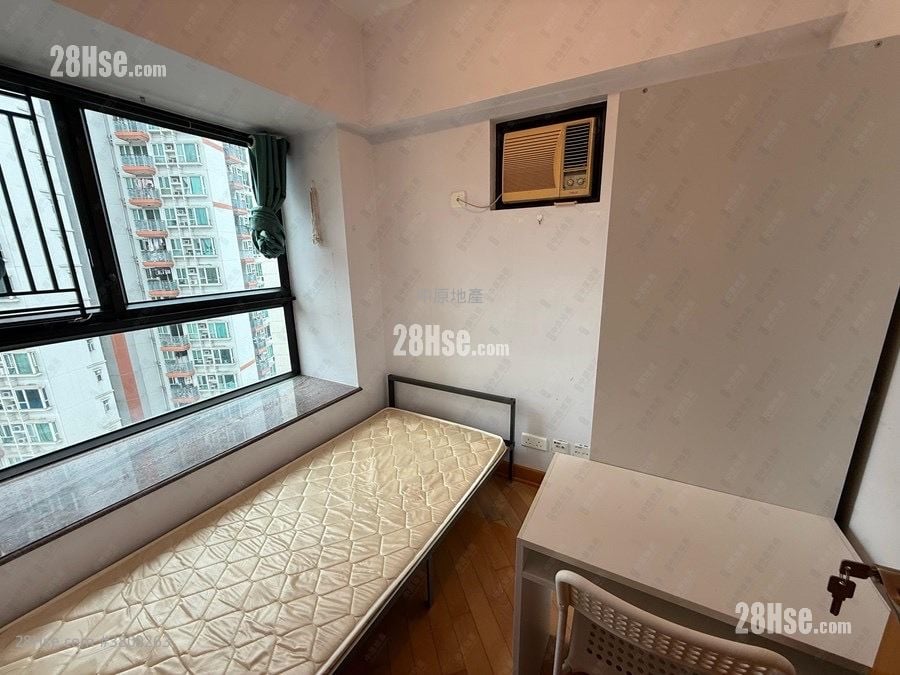 Beneville Sell 2 Bedrooms 428 ft²