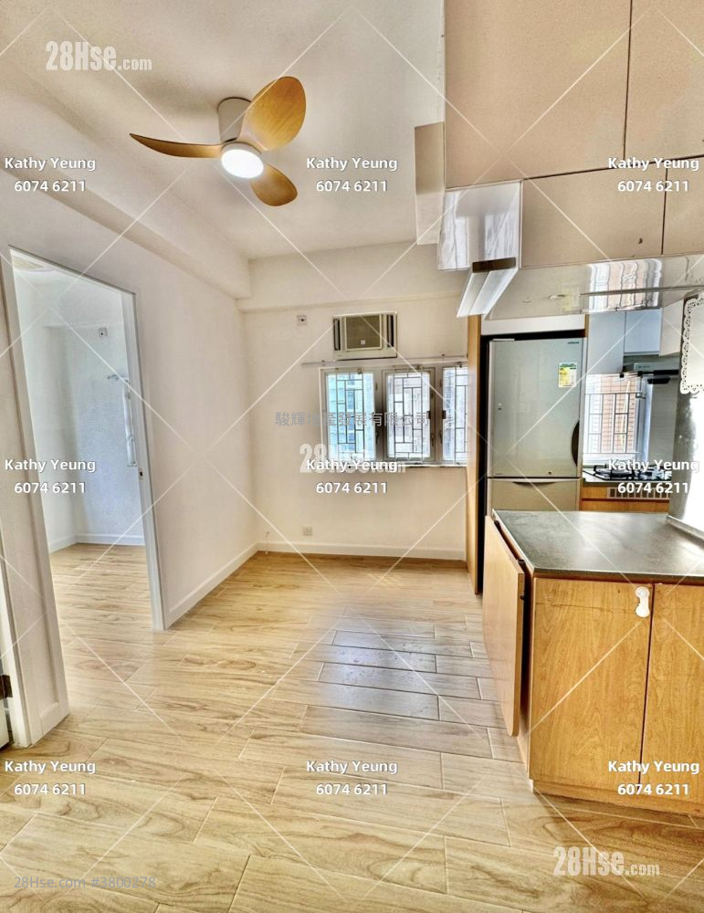 Hung Wai Building Sell 2 Bedrooms , 1 Bathroom 306 ft²