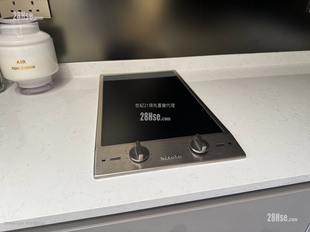 Uptown East Sell 3 Bedrooms , 3 Bathrooms 690 ft²