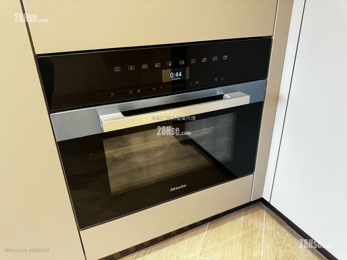 Uptown East Sell 3 Bedrooms , 3 Bathrooms 690 ft²