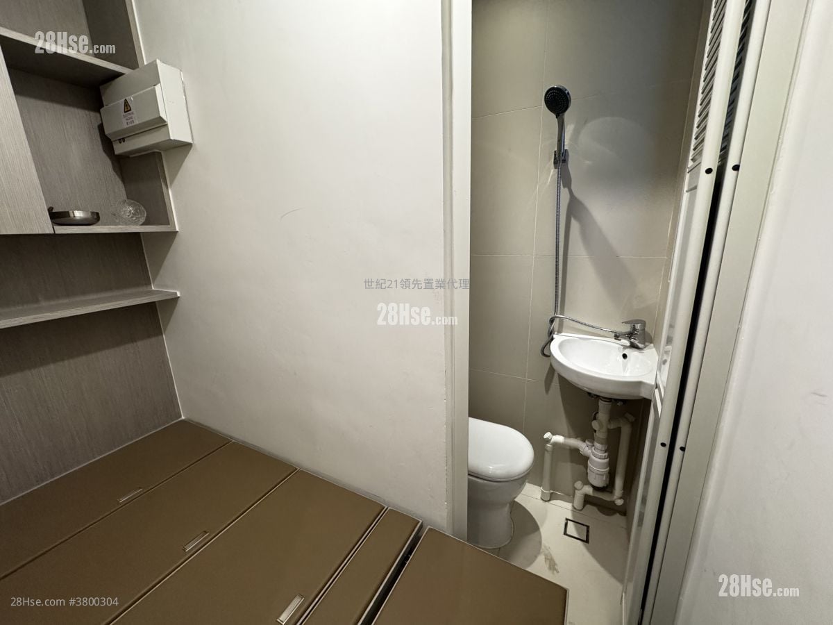 Uptown East Sell 3 Bedrooms , 3 Bathrooms 690 ft²