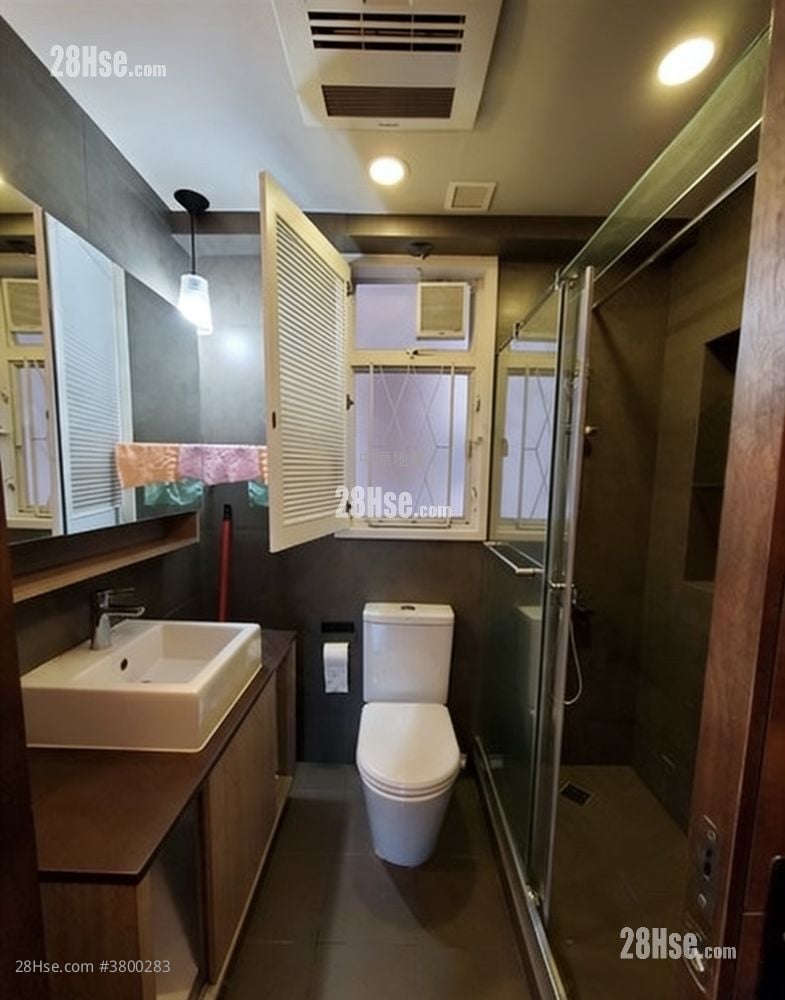 浴室: 卓尔居 售盘 3 房 679 平方尺