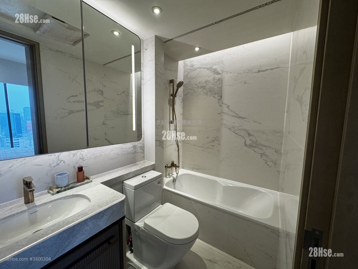 Uptown East Sell 3 Bedrooms , 3 Bathrooms 690 ft²