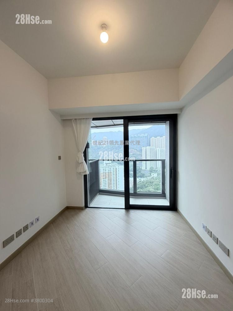 Uptown East Sell 3 Bedrooms , 3 Bathrooms 690 ft²