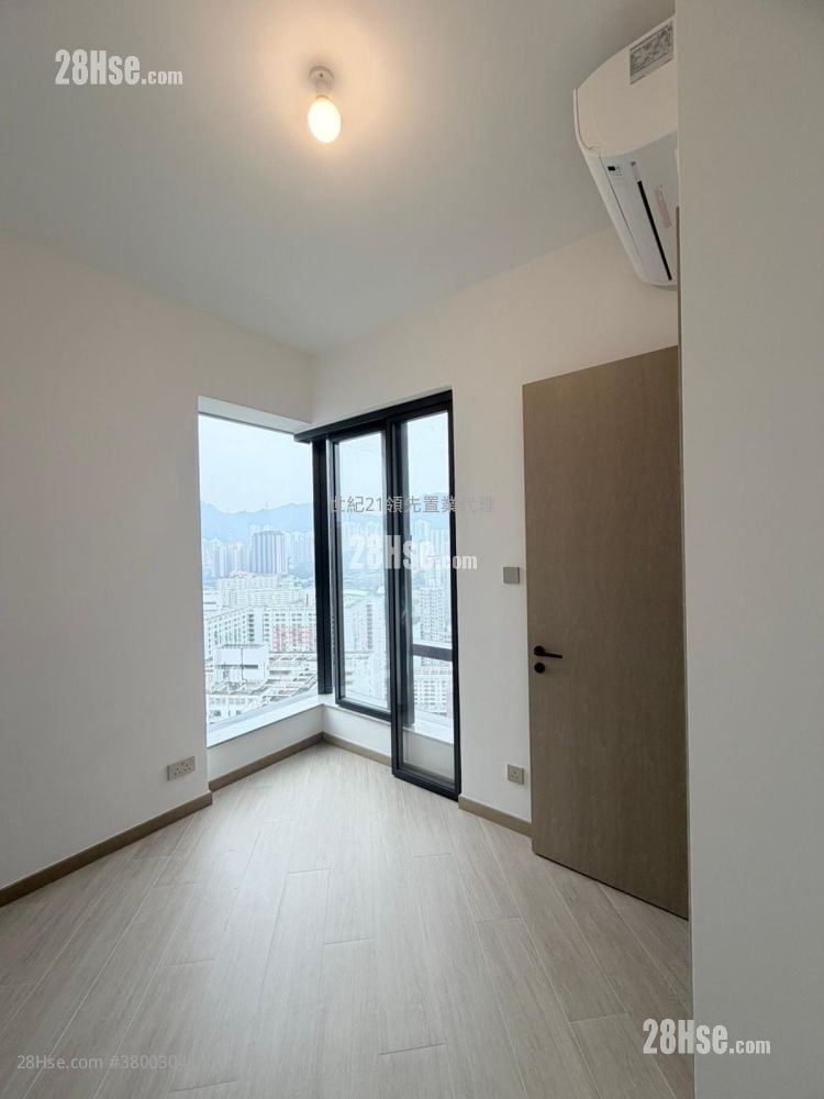 Uptown East Sell 3 Bedrooms , 3 Bathrooms 690 ft²