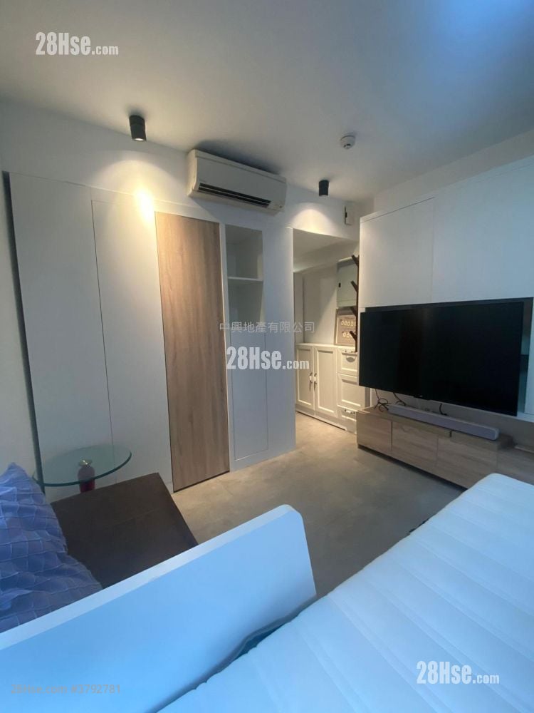 Ava62 Sell Studio , 1 Bathroom 206 ft²