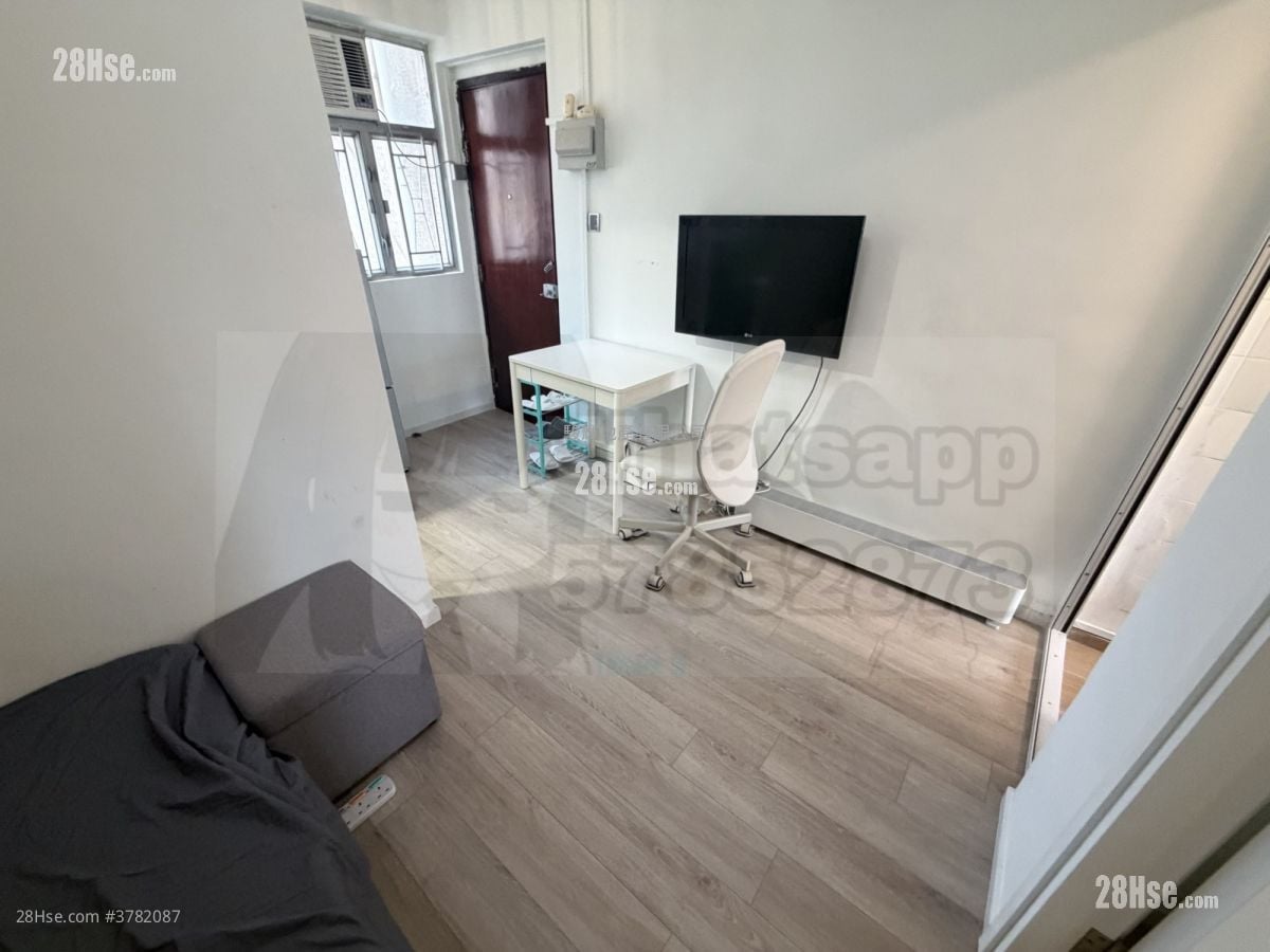 Houston Court Rental 2 Bedrooms , 1 Bathroom 240 ft²