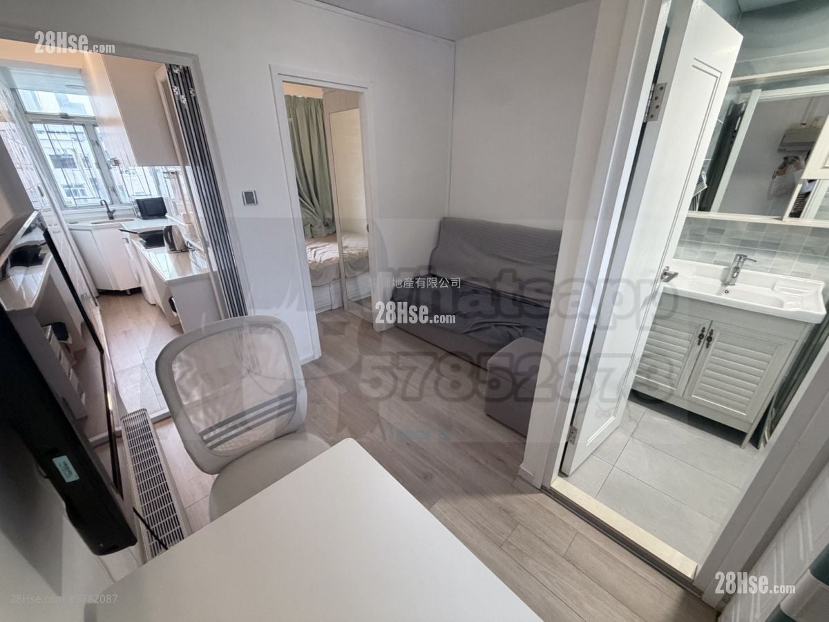 Houston Court Rental 2 Bedrooms , 1 Bathroom 240 ft²