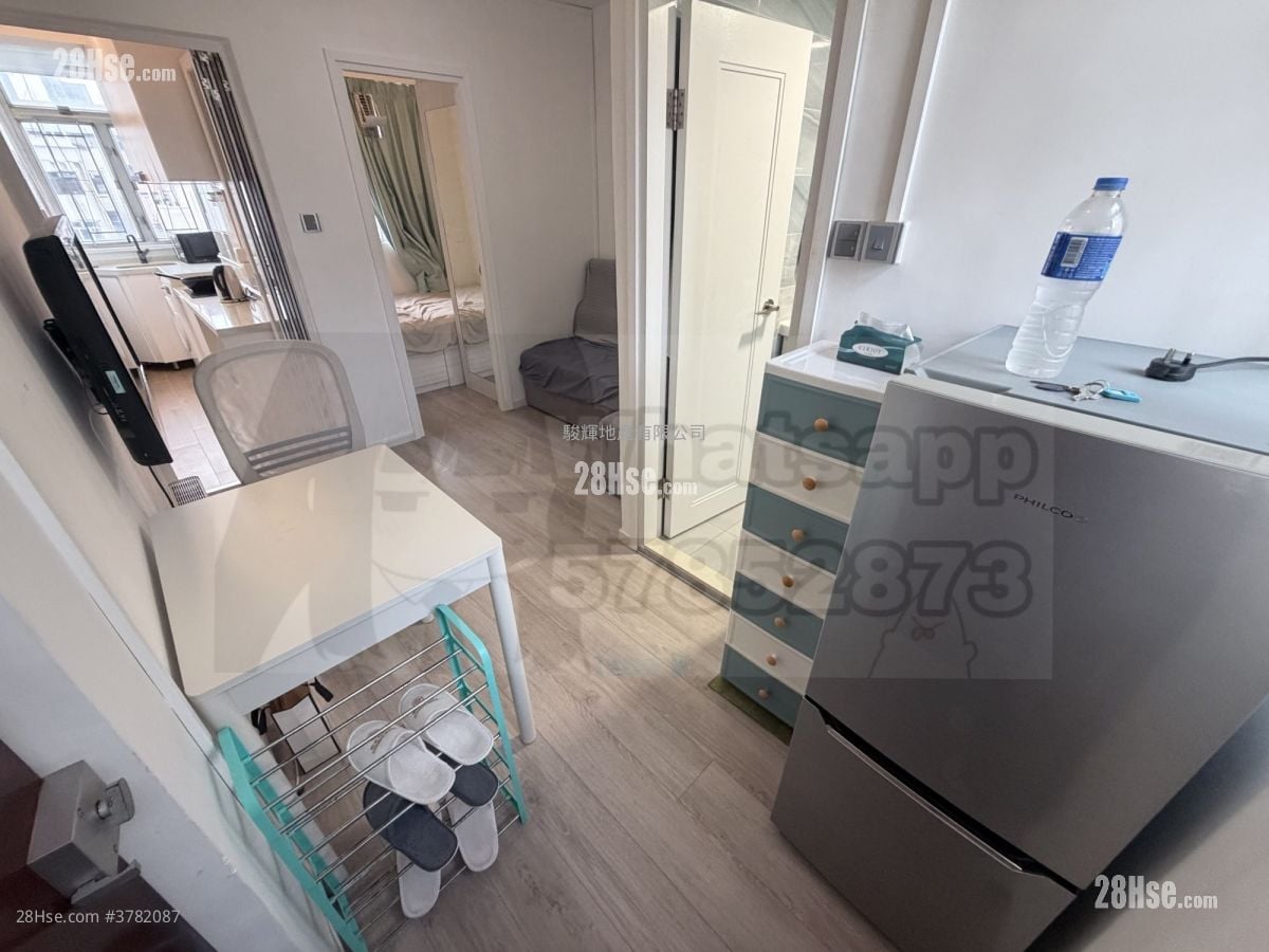 Houston Court Rental 2 Bedrooms , 1 Bathroom 240 ft²