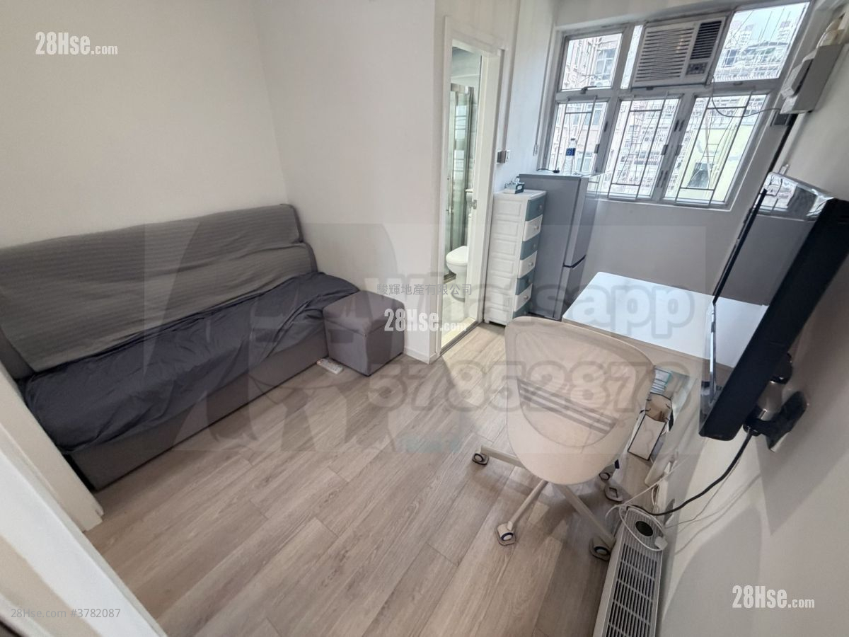 Houston Court Rental 2 Bedrooms , 1 Bathroom 240 ft²