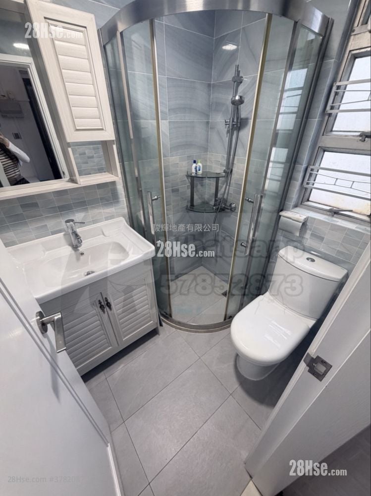 Houston Court Rental 2 Bedrooms , 1 Bathroom 240 ft²