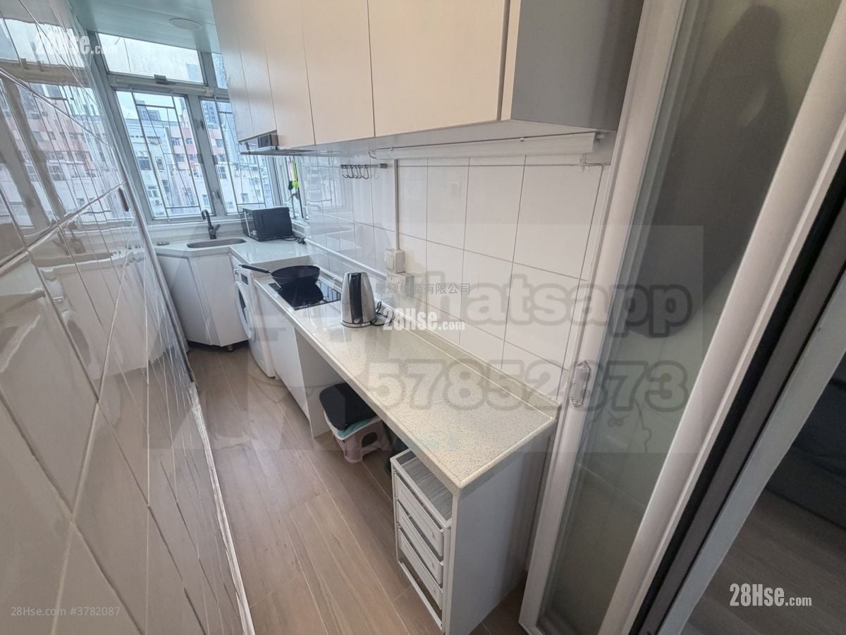 Houston Court Rental 2 Bedrooms , 1 Bathroom 240 ft²