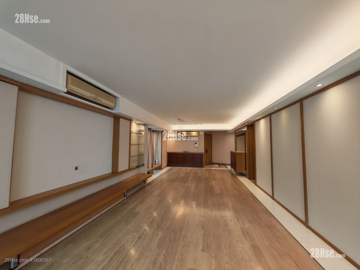 Royal Ascot Rental 3 Bathrooms 1,373 ft²