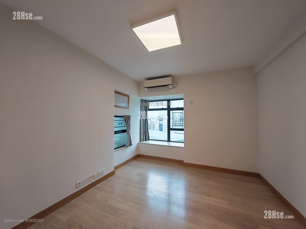 Royal Ascot Rental 3 Bathrooms 1,373 ft²