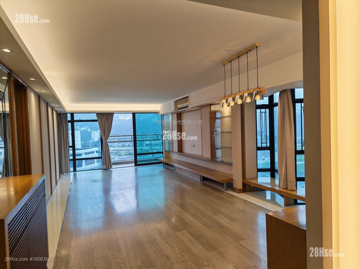 Royal Ascot Rental 3 Bathrooms 1,373 ft²