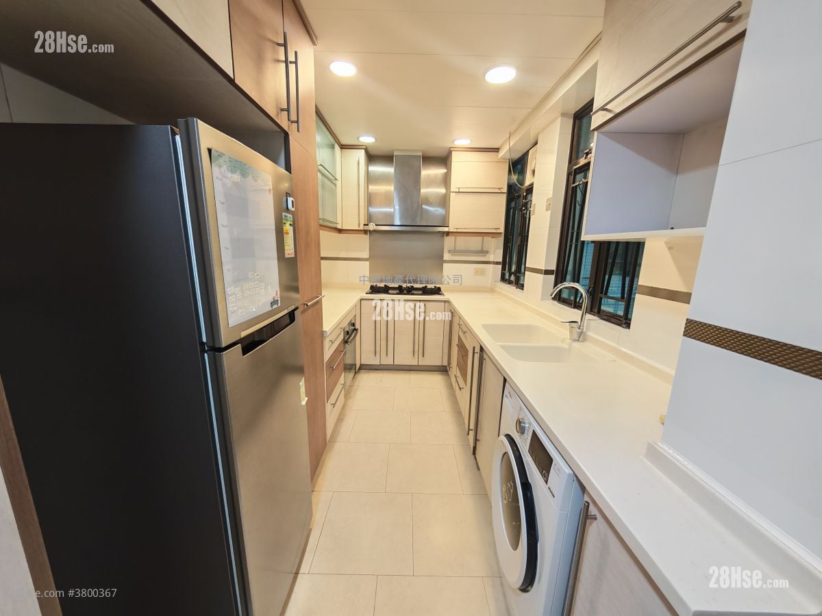 Royal Ascot Rental 3 Bathrooms 1,373 ft²