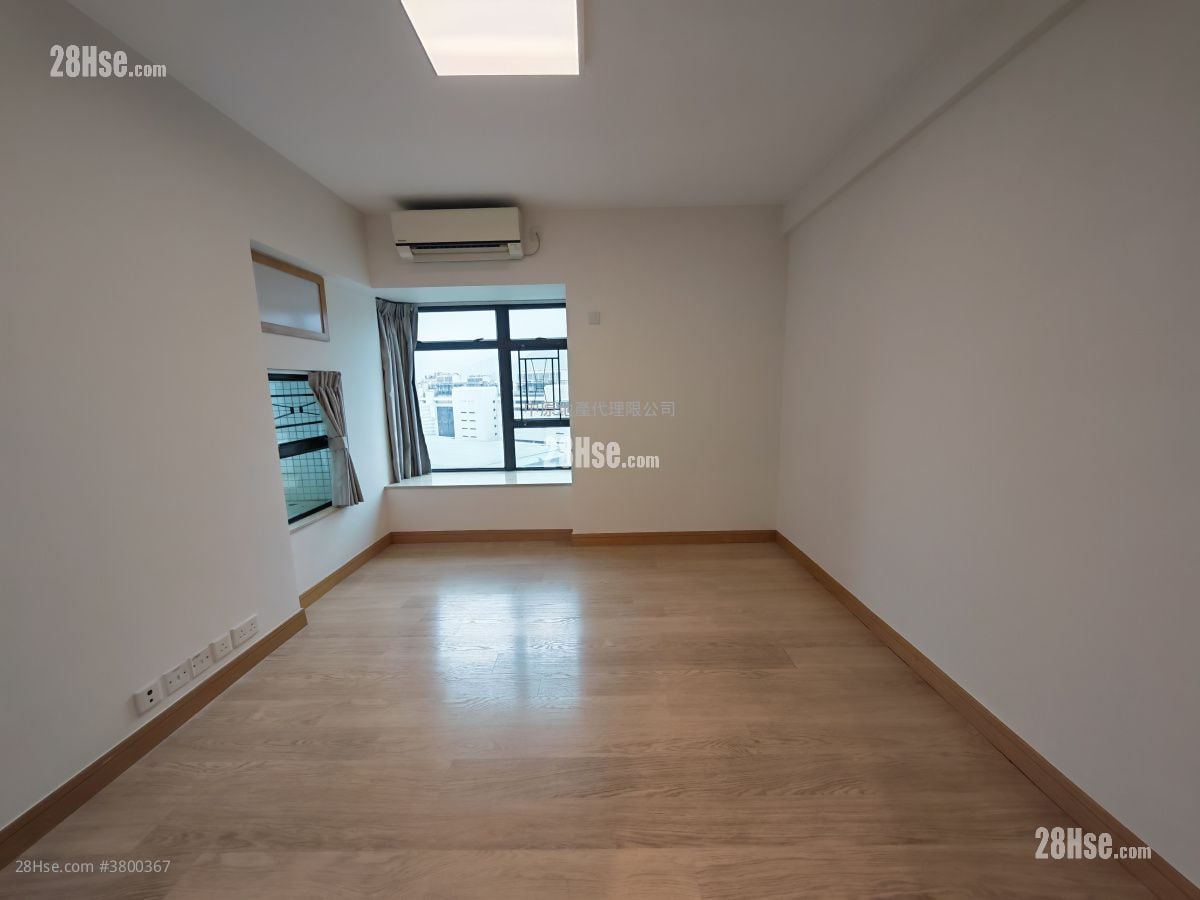 Royal Ascot Rental 3 Bathrooms 1,373 ft²