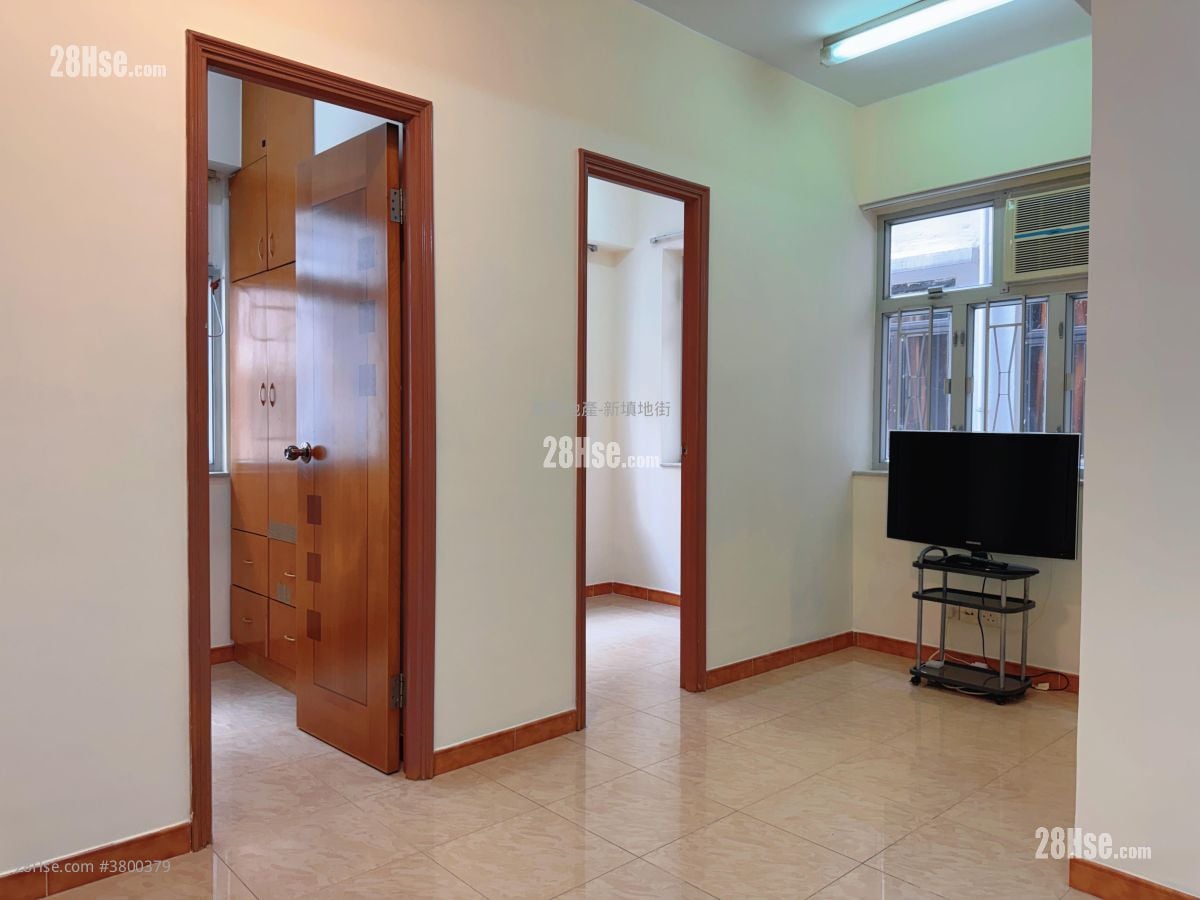 中坚楼 租盘 2 房 320 平方尺