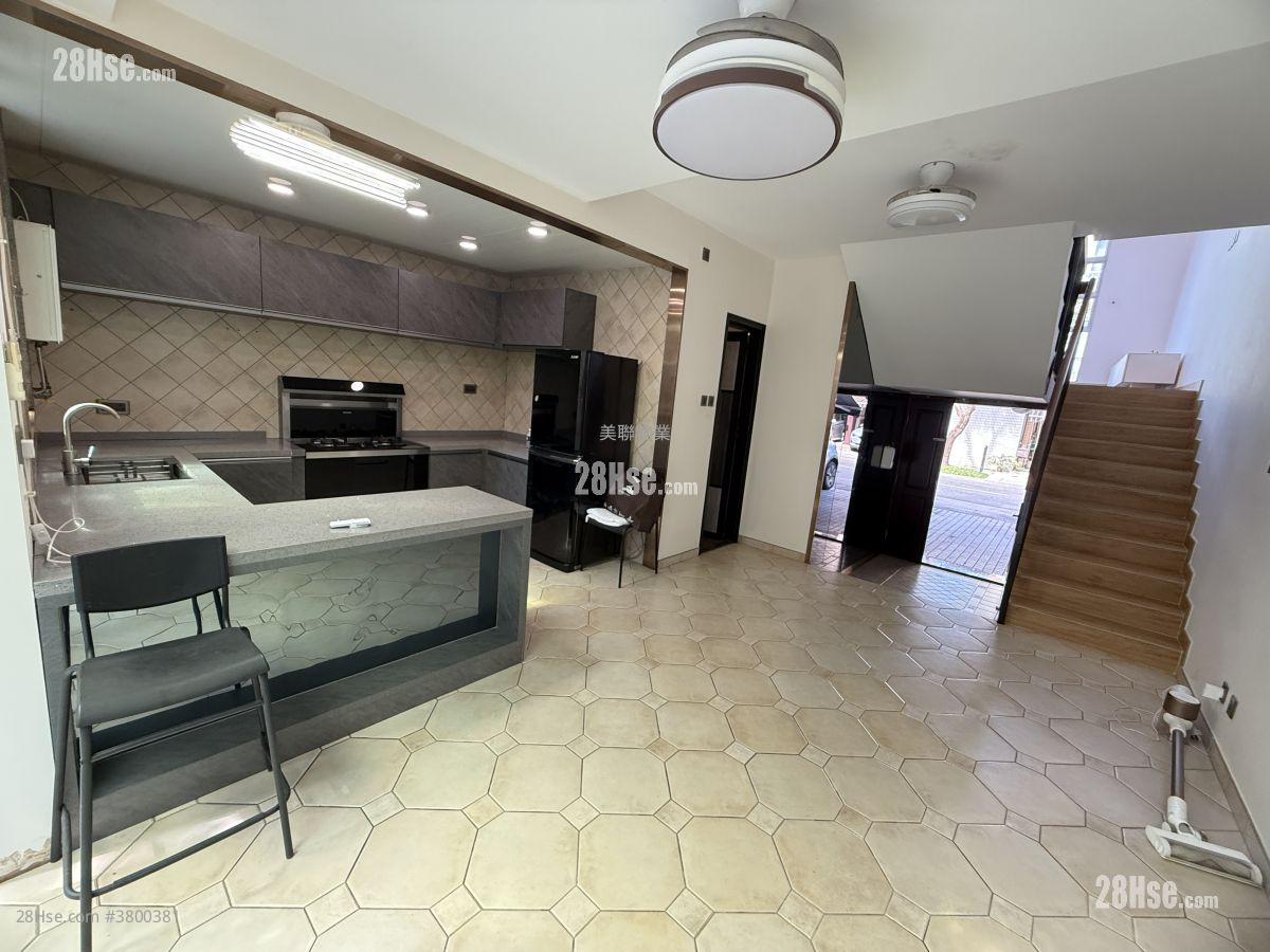 Royal Palms Sell 3 Bedrooms , 3 Bathrooms 1,389 ft²