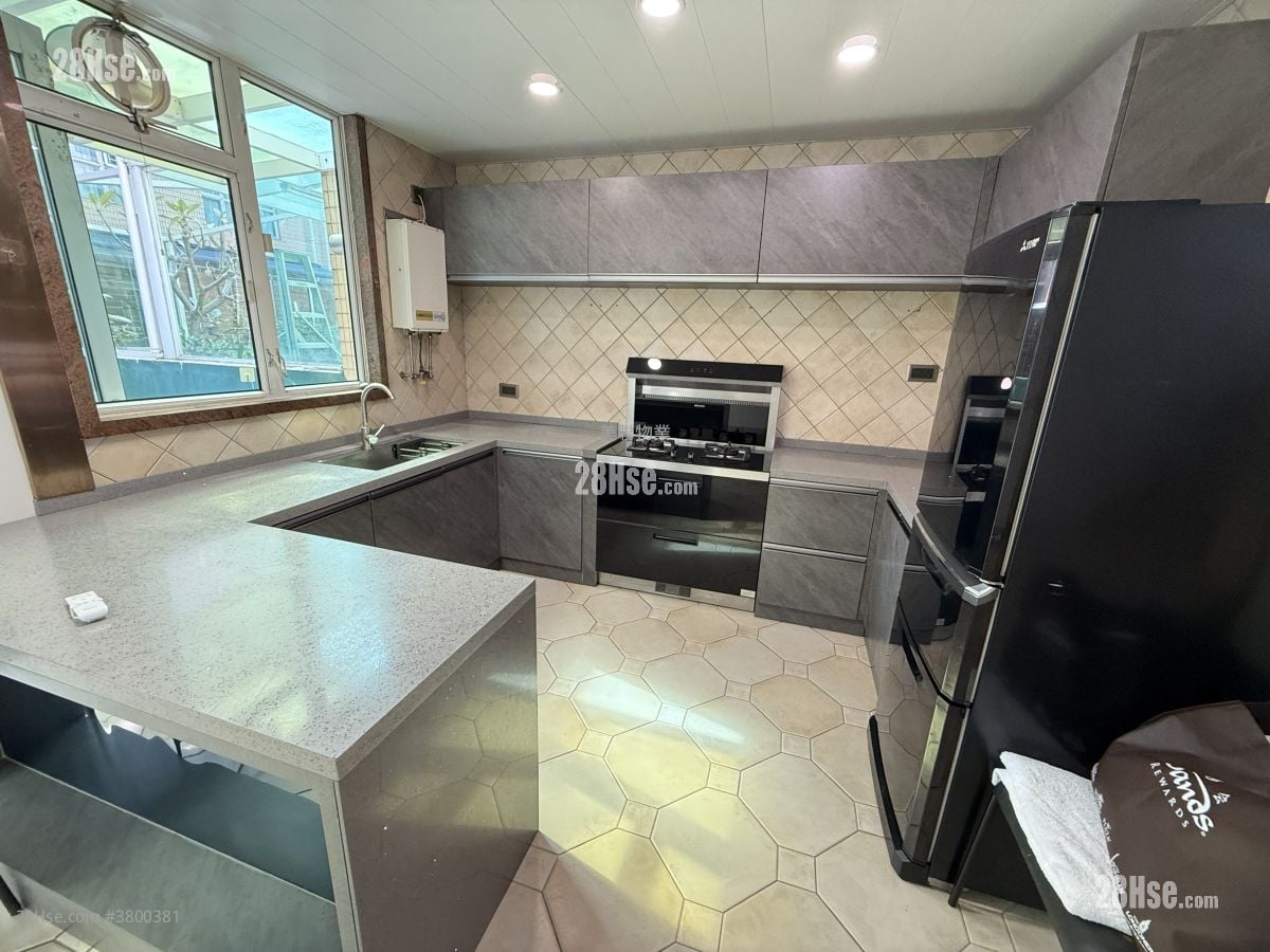 Royal Palms Sell 3 Bedrooms , 3 Bathrooms 1,389 ft²