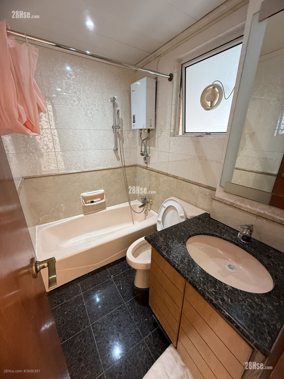 Royal Palms Sell 3 Bedrooms , 3 Bathrooms 1,389 ft²