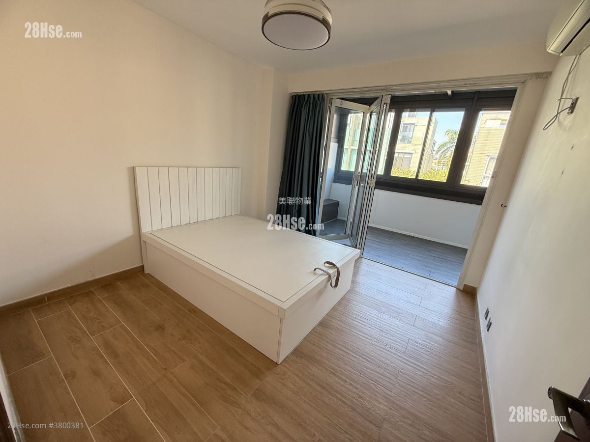 Royal Palms Sell 3 Bedrooms , 3 Bathrooms 1,389 ft²