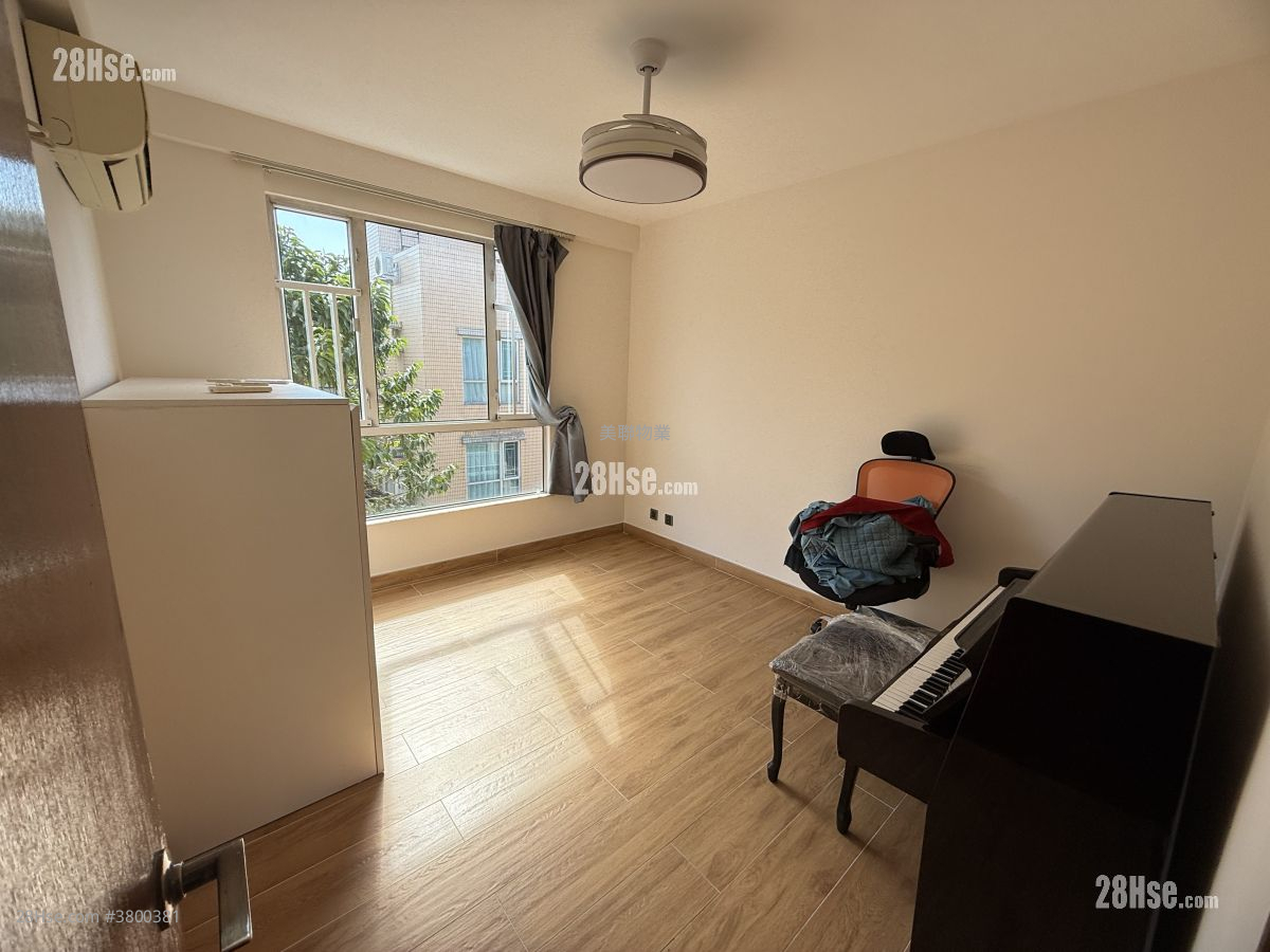 Royal Palms Sell 3 Bedrooms , 3 Bathrooms 1,389 ft²