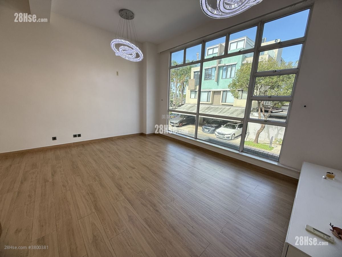 Royal Palms Sell 3 Bedrooms , 3 Bathrooms 1,389 ft²