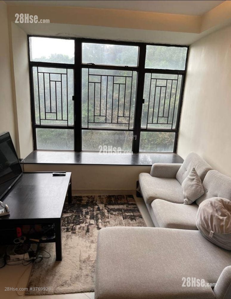 Kornhill Rental 2 Bedrooms , 1 Bathroom 524 ft²