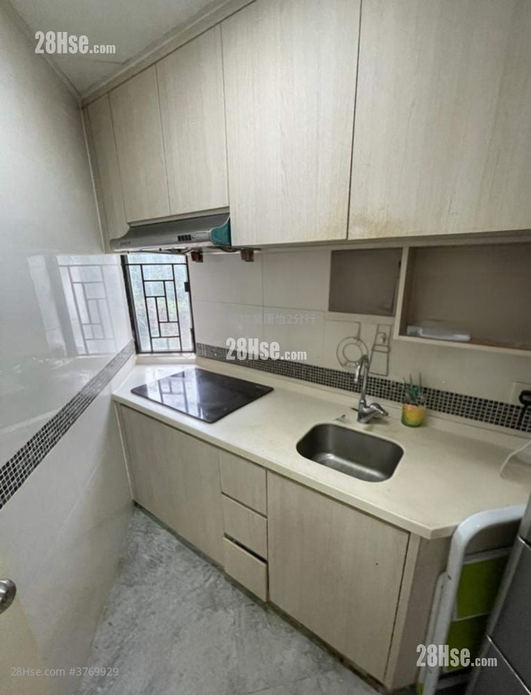 Kornhill Rental 2 Bedrooms , 1 Bathroom 524 ft²