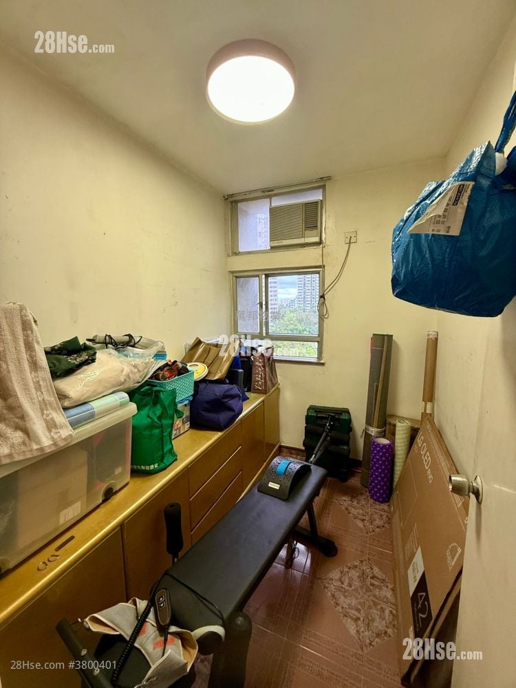 Yee Nga Court Sell 3 Bedrooms , 1 Bathroom 554 ft²