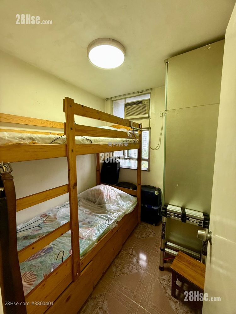 Yee Nga Court Sell 3 Bedrooms , 1 Bathroom 554 ft²