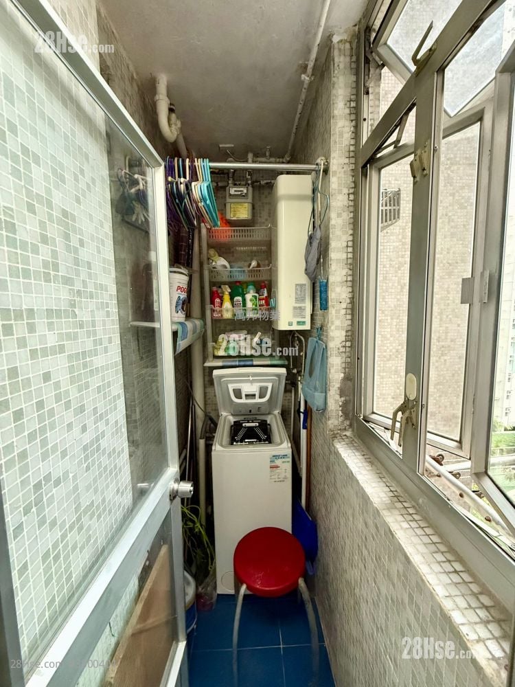 Yee Nga Court Sell 3 Bedrooms , 1 Bathroom 554 ft²