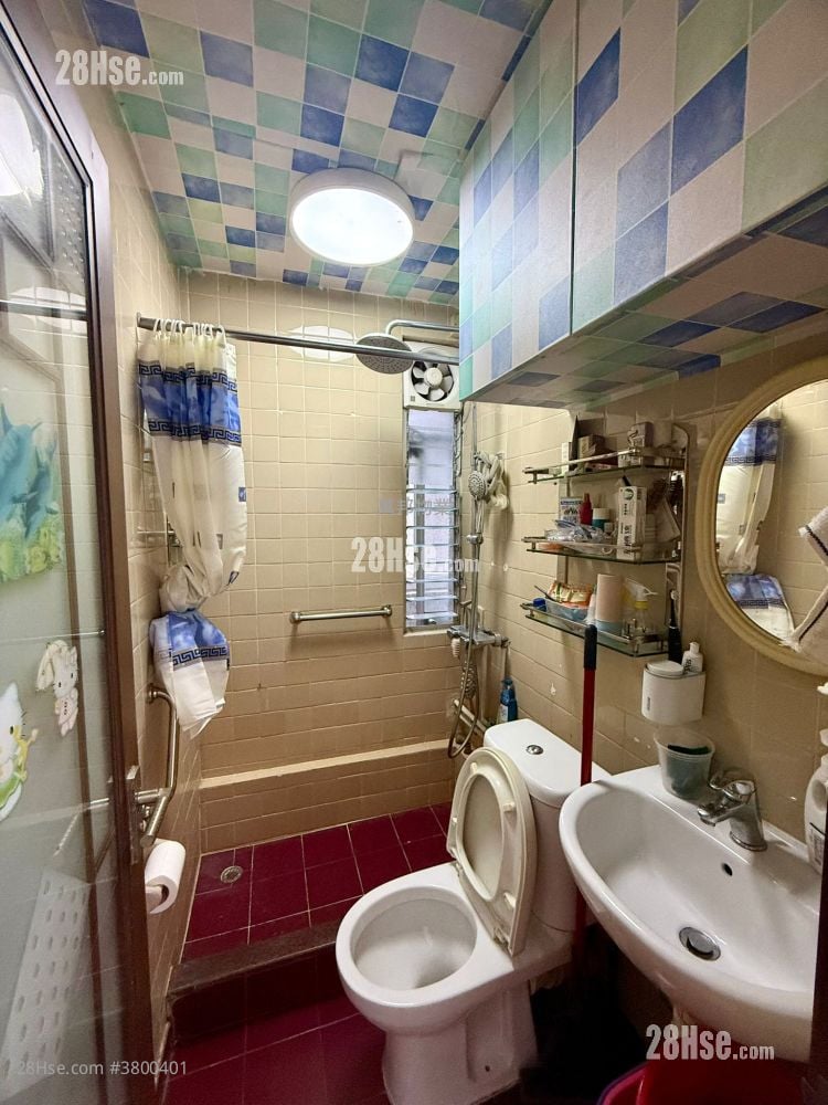 Yee Nga Court Sell 3 Bedrooms , 1 Bathroom 554 ft²