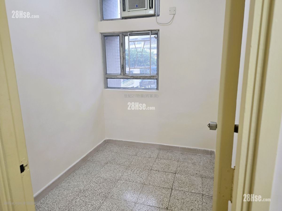 King Ming Court Sell 554 ft²