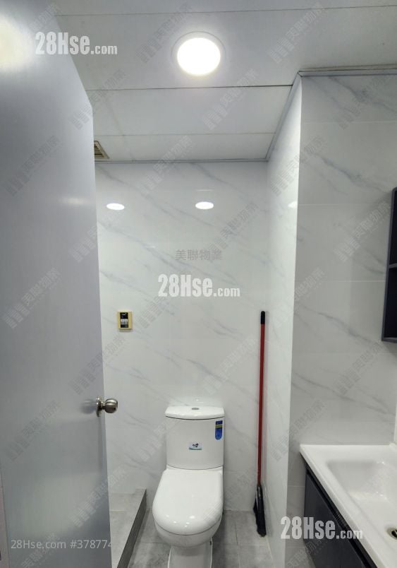 浴室: 雍雅轩 售盘 2 房 , 1 浴室 450 平方尺