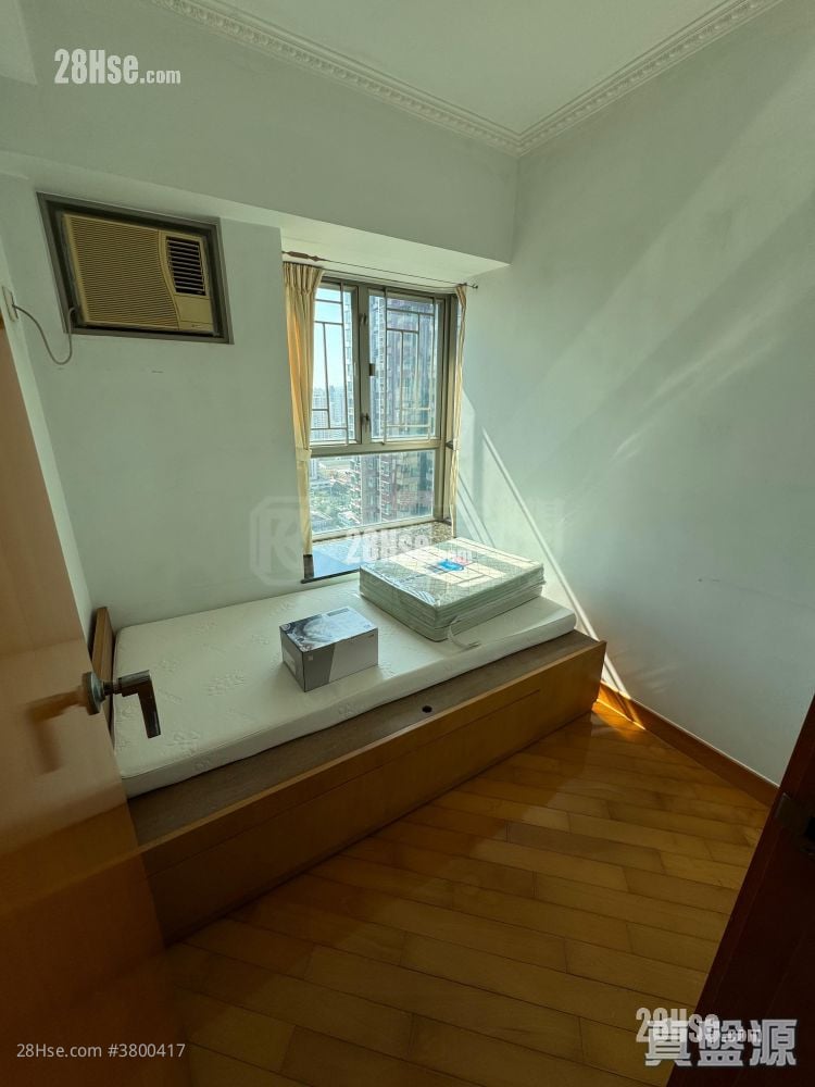 Yoho Town Sell 2 Bedrooms 433 ft²