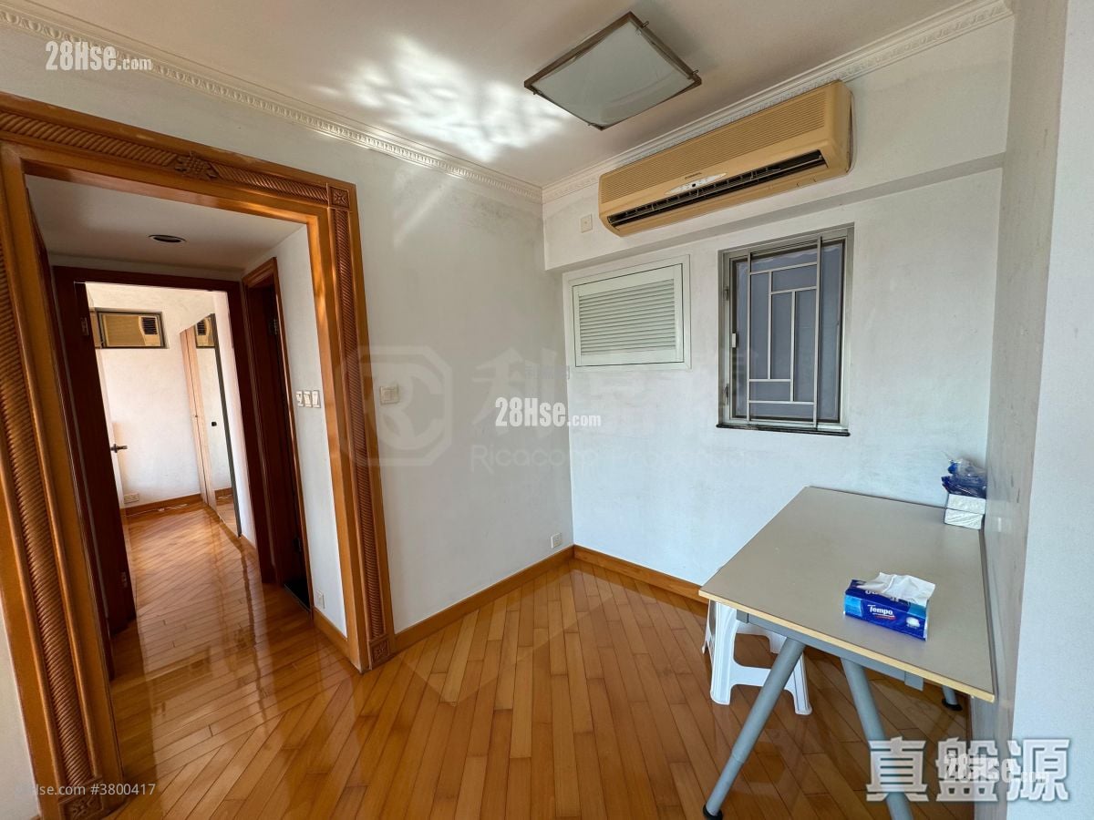 Yoho Town Sell 2 Bedrooms 433 ft²