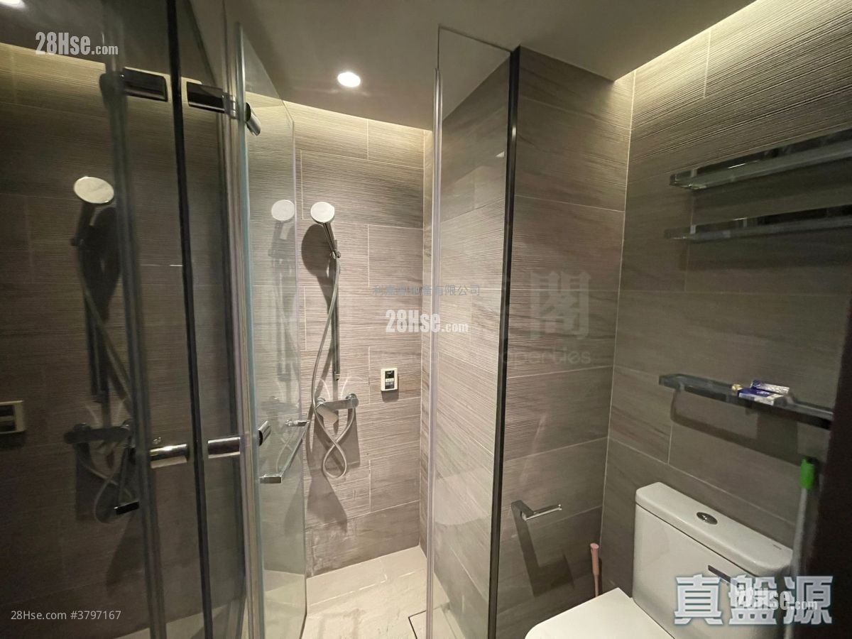 One Prestige Rental 170 ft²