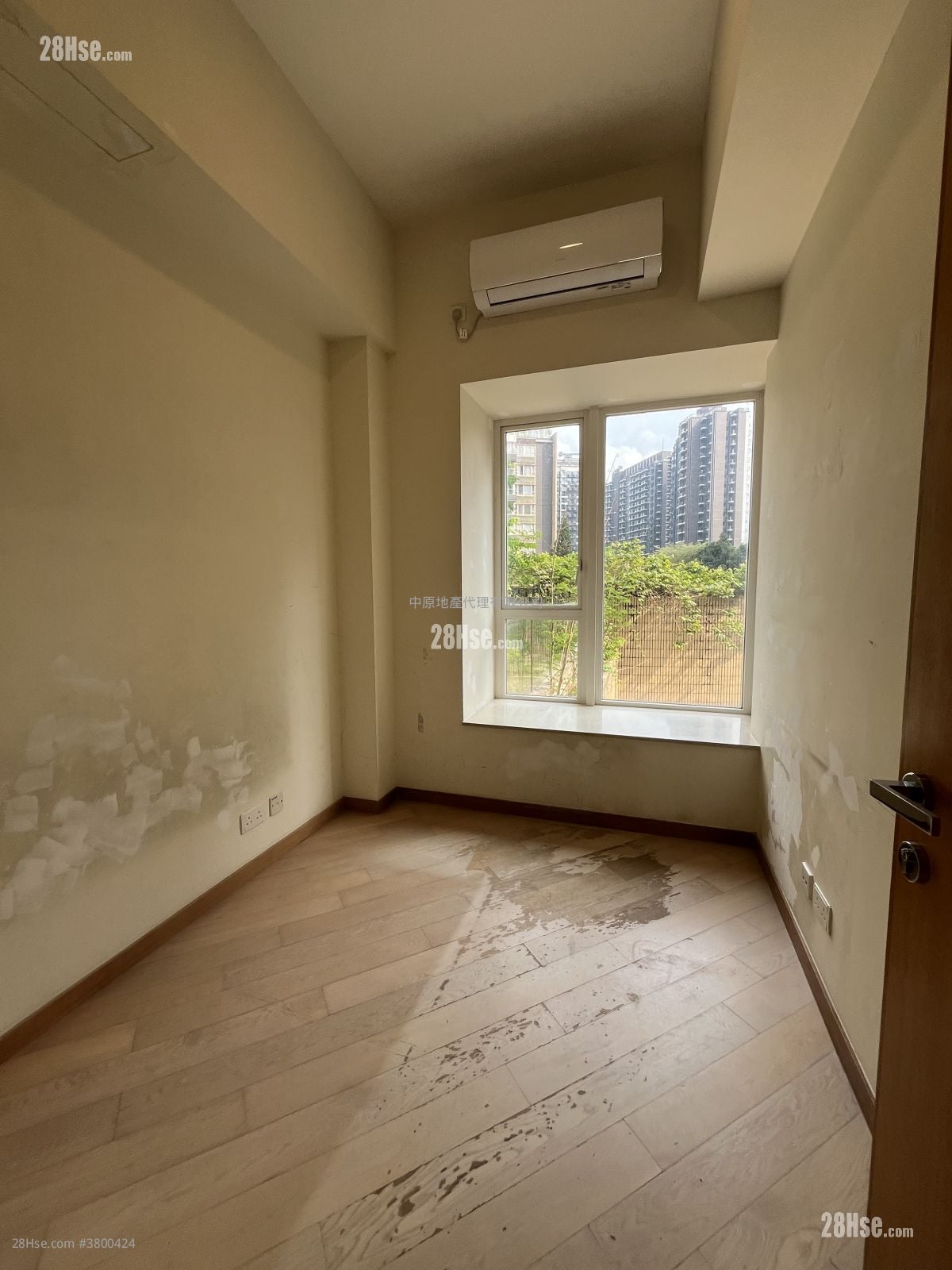 Avignon Sell 5+ Bedrooms , 3 Bathrooms 1,142 ft²