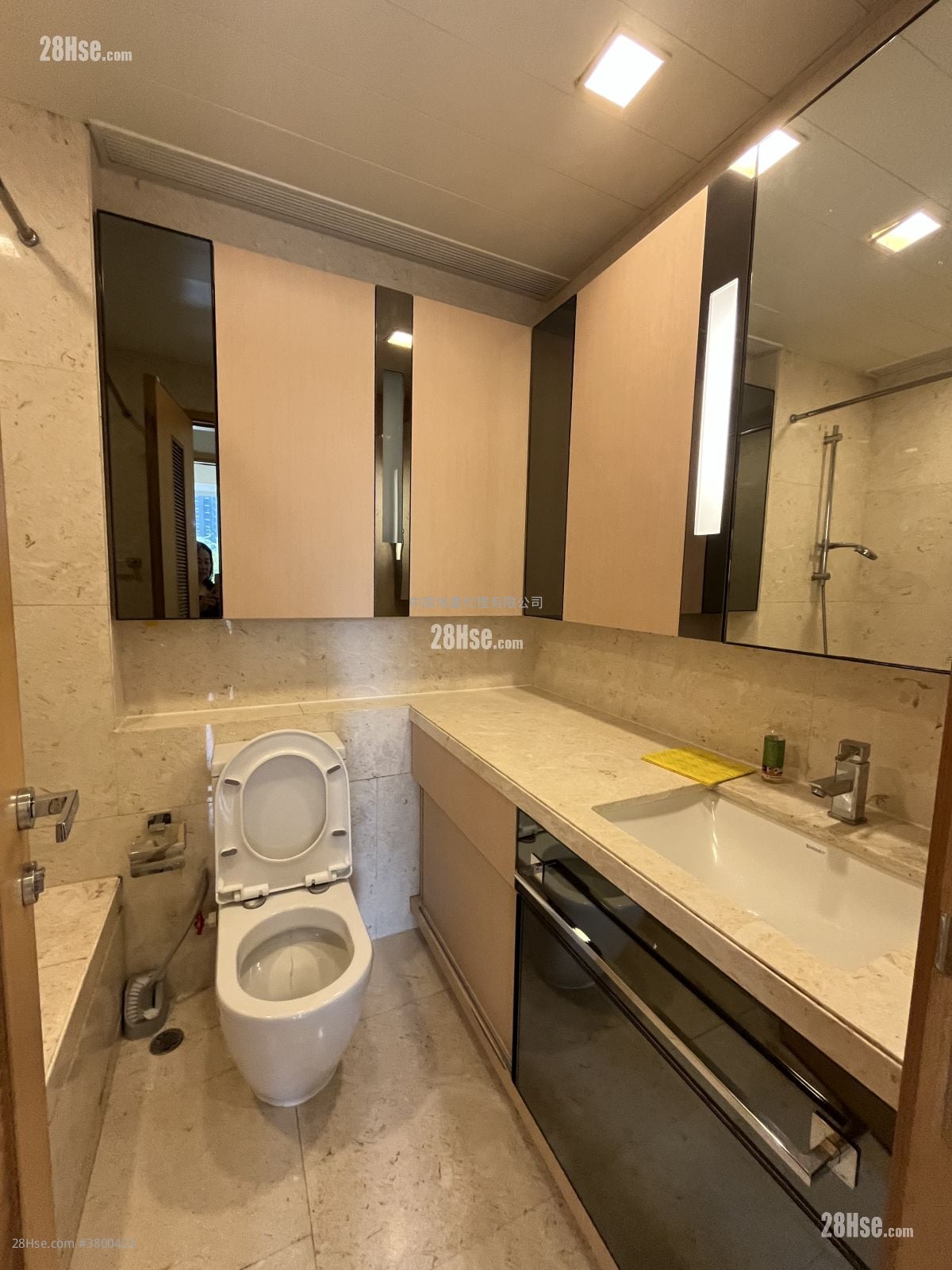 Avignon Sell 5+ Bedrooms , 3 Bathrooms 1,142 ft²