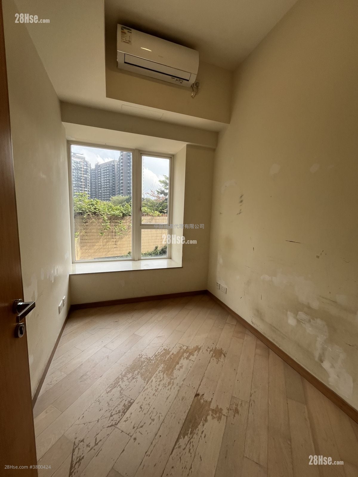 Avignon Sell 5+ Bedrooms , 3 Bathrooms 1,142 ft²