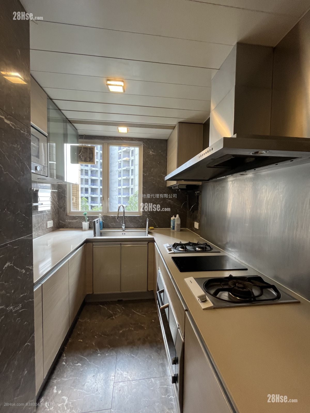 Avignon Sell 5+ Bedrooms , 3 Bathrooms 1,142 ft²