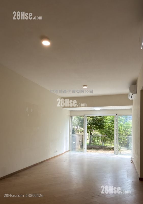 living room: 「中原地產 星堤專組」最多盤源 最專業服務