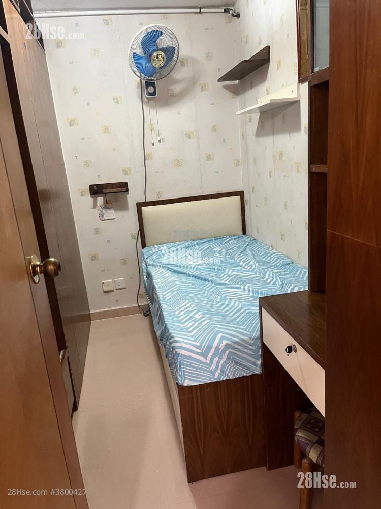 Fu Shin Estate Sell 3 Bedrooms , 1 Bathroom 381 ft²