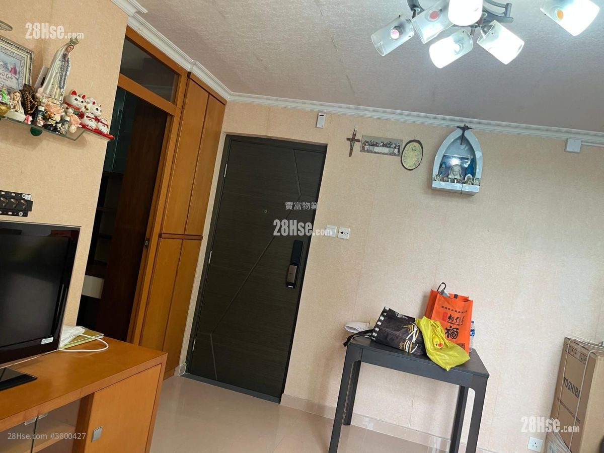 Fu Shin Estate Sell 3 Bedrooms , 1 Bathroom 381 ft²