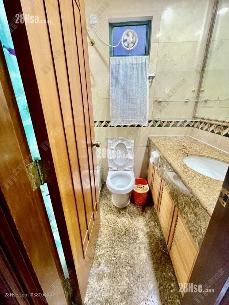 Woodland Crest Sell 3 Bedrooms , 2 Bathrooms 942 ft²