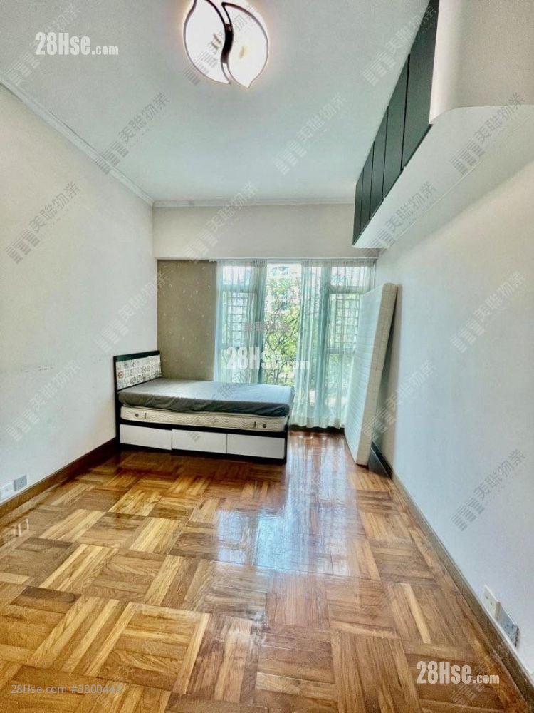 Woodland Crest Sell 3 Bedrooms , 2 Bathrooms 942 ft²