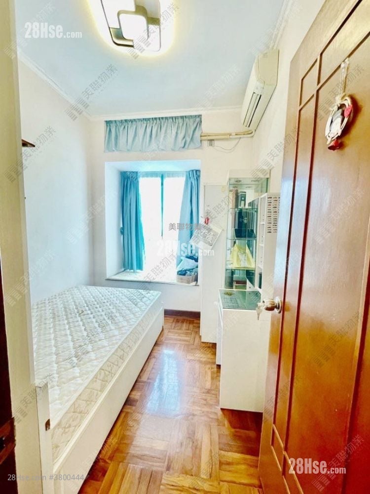 Woodland Crest Sell 3 Bedrooms , 2 Bathrooms 942 ft²