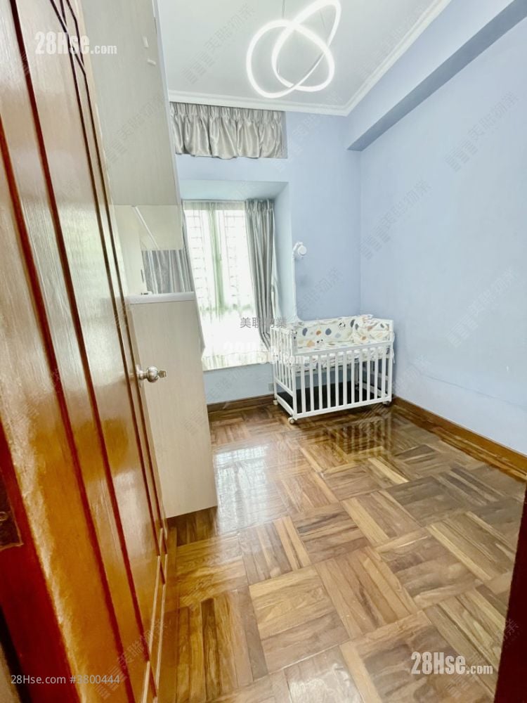 Woodland Crest Sell 3 Bedrooms , 2 Bathrooms 942 ft²